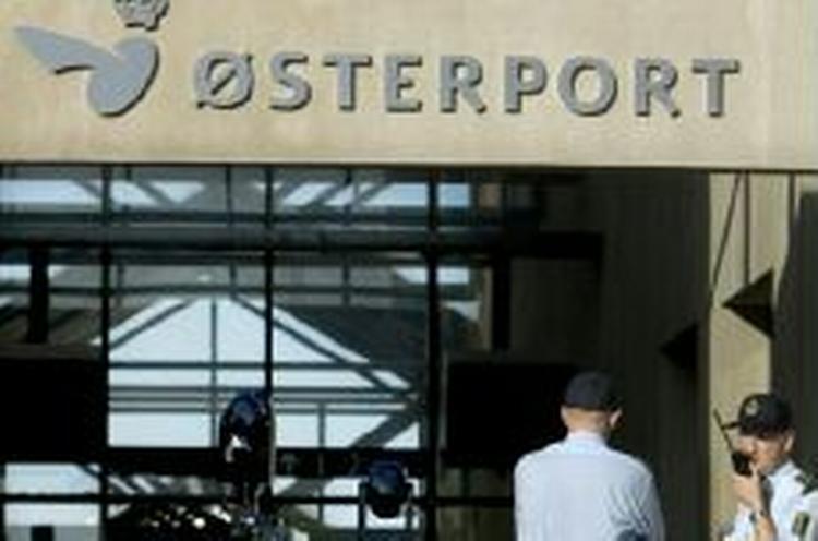 Togtrafikken til og fra Østerport Station i København blev lukket midt eftermiddagens myldretid efter fundet af en mystisk taske. - Foto: Thomas Borberg 