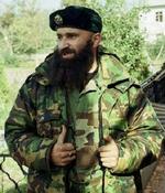Tjetjeniens talsmand i Danmark har forbindelse til den tjetjenske krigsleder Sjamil Basajev (billedet), men det får foreløbig ingen følger. - Foto: AP 
