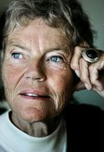 SAMLIV. »Efter 10 år med Henrik ville jeg have haft stof nok til resten af livet«, siger den nu 70-årige feminist Märta Tikkanen om den mand, hun både elskede og kæmpede med.   Foto: Mads Nissen 