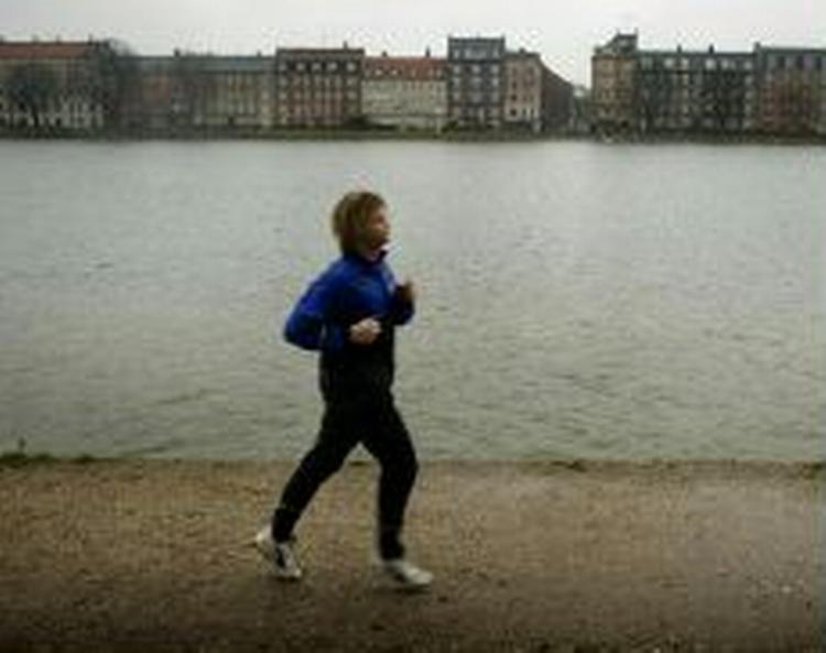 En kondiløber tager turen rundt om søerne i København. - Arkivfoto: Jens Dresling 