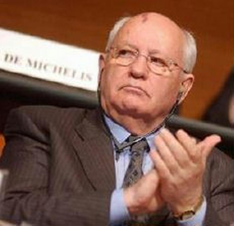 Folketinget inviterer Mikhail Gorbatjov. - Arkivfoto: Politiken 