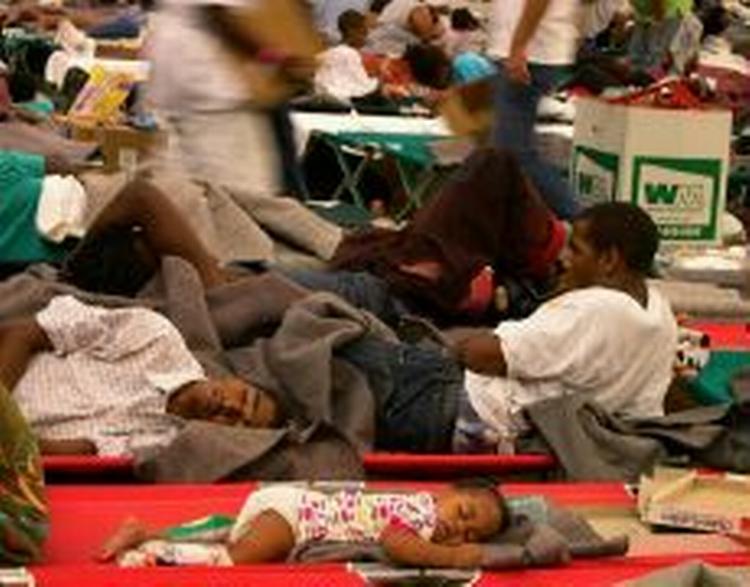 Kæmpehallen Astrodome i Houston er allerede stopfyldt med flygtninge. - Foto: AP 