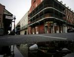 Stilheden sænker sig over spøgelsesbyen New Orleans, mens byen tømmes for overlevende. - Foto: AP 