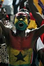 Ghanas farverige fans kan så småt begynde at forberede turen til VM i Tyskland. - Arkivfoto: AP. 