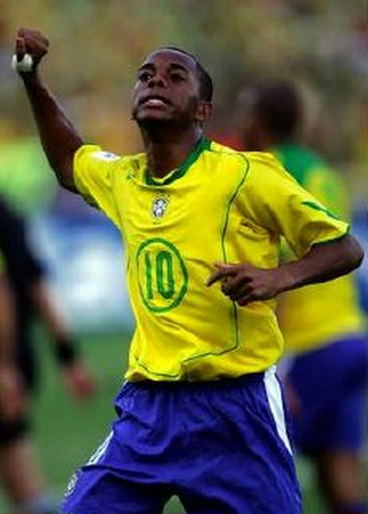 Robinho spillede i den klassiske trøje nummer 10 i Ronaldinhos fravær. Barcelona-styrmanden afsonede karantæne i kampen mod Chile, men holdkammeraterne kunne også uden ham. - Foto: AP. 