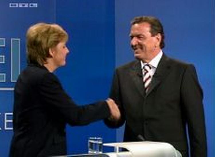 Tysklands kansler Gerhard Schröder vandt ifølge eksperter tv-duellen med oppositionslederen Angela Merkel. - Foto: AP 