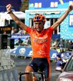Den spanske rytter Roberto Laiseka kom først over stregen på dagens Vuelta-etape. CSC's Carlos Sastre blev en flot nummer to. - Foto: AP 