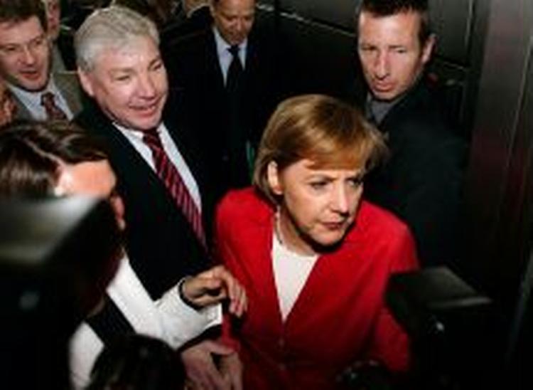 Den konservative kanslerkandidat i Tyskland, Angela Merkel, har vundet folkets sympati efter angreb fra kanslerens hustru. - Foto: AP 