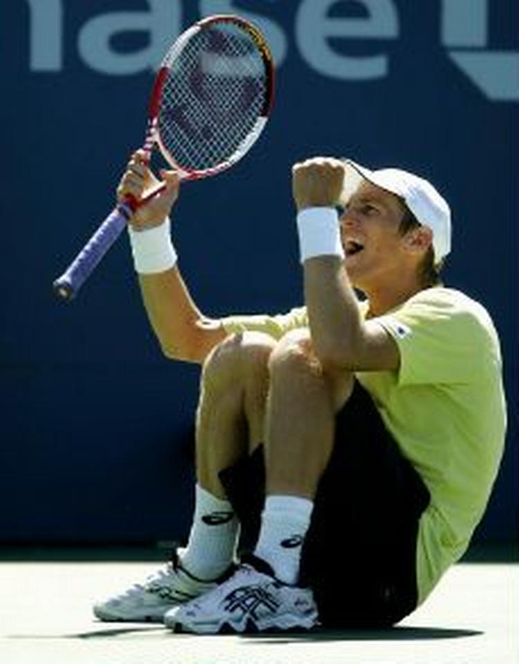 Jarkko Nieminen jubler efter sejren over spanske Verdasco. - Foto: AP 