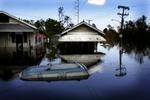 Det stinkende vand, som dækker New Orleans' gader, udgør en alvorlig sundhedsrisiko. - Foto: AP 