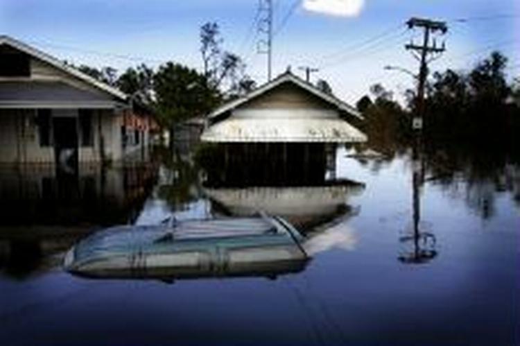 Det stinkende vand, som dækker New Orleans' gader, udgør en alvorlig sundhedsrisiko. - Foto: AP 