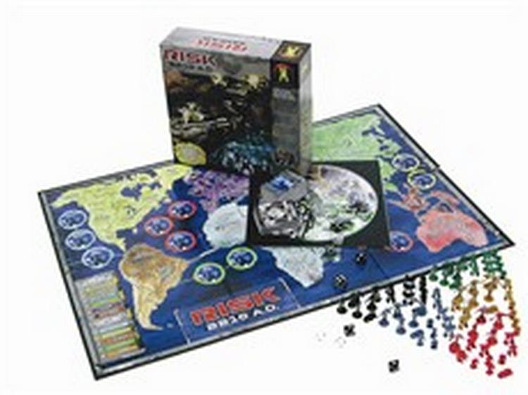 Den bedste  Risk -variant er  Risk: 2210 A.D. , hvor atomkrige og kampe om månen dominerer. Spillet er hurtigt og hektisk, og særligt tilstedeværelsen af ledere gør det taktisk spændende. 