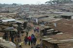 Ulandsbistand handler om at hjælpe de fattige i slumområder som dette i Nairobi, Kenya. Men der er også ide i at bygge hoteller, når de kan skaffe arbejde til fattige og løfte turismen, siger en af bistandens nestorer, Knud Vilby. - Foto: AP 