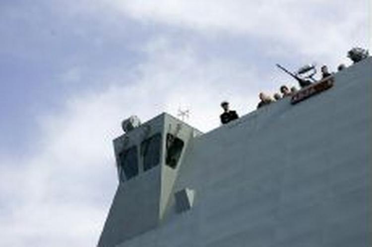 Der er åbent hus på danske krigsskibe i København lige nu. En blanding af Top Gun og lugten af færge. - Foto: Peter Hove Olesen 