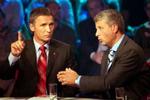 En debat mellem to blokke. Jens Stoltenberg (tv) er leder af Arbejderpartiet i Norge og står næsten lige med regeringen i meningsmålinger før valget i Norge. Dagfinn Høybråten er leder af Kristeligt Folkeparti, som er med i regeringen. - Foto: AP 