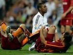 Alle mand nede. Robinho i midten og Real Madrid måtte skuffende indkassere et 3-2 nederlag mod Celta Vigo på hjemmebane. - Foto: AP 