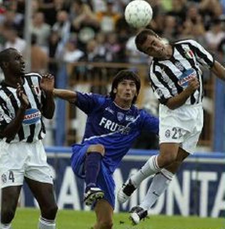 Viera (til venstre) og Fabia Cannavaro havde godt styr på Empoli-spillerne. - Foto: AP: 