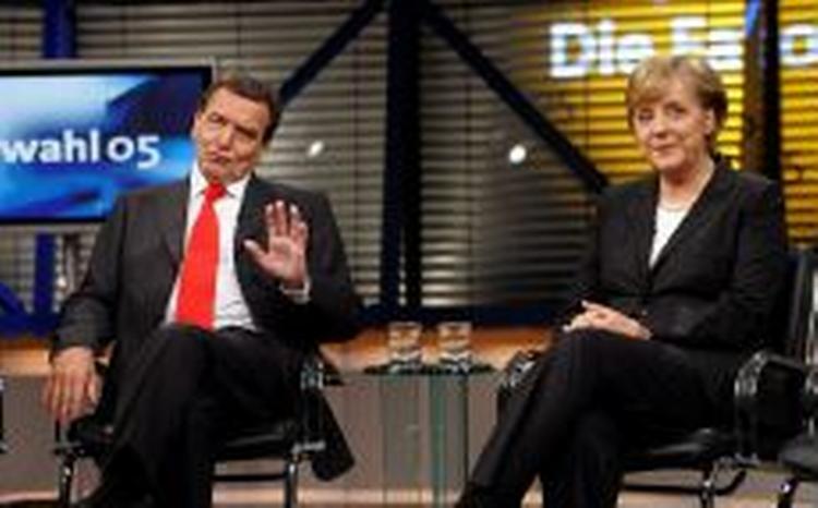 Tonen mellem Schröder og Merkel er blevet skarpere undervejs i valg-debatten - Foto: AP 