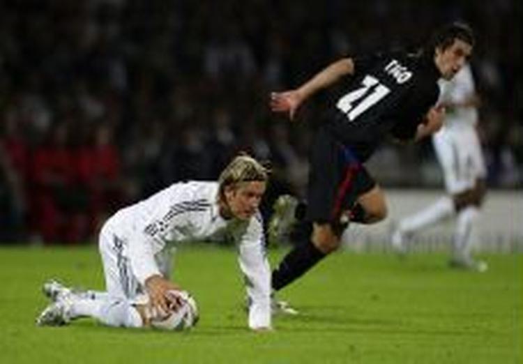 David Beckham og resten af Real Madrid blev tvunget i knæ mod Lyon. - Foto: AP 