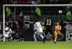 Tre gange måtte Real Madrids målmand se sig passeret. - Foto: AP 