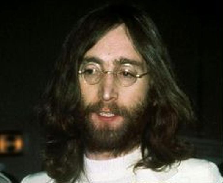 Lennon gik angiveligt ikke af vejen for at smække sin hustru en lussing. - Arkivfoto: AP 