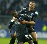 Michael Gravgaard kaster sig over van Heerden efter dennes scoring. - Foto: AP 