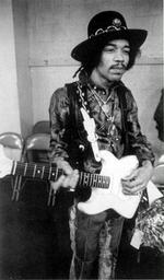 HOMECOMING. Jimi Hendrix  klædt på  til koncert i hjembyen Seattle 12. februar 1968.   Foto fra bogen: Ulvis Albert 