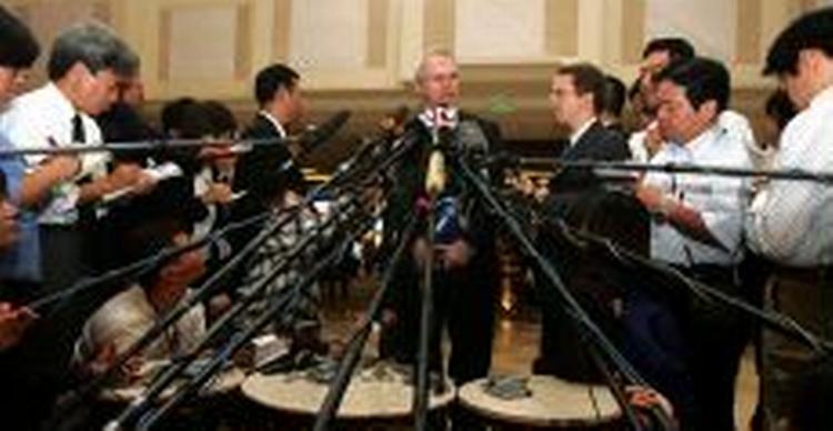 Den amerikanske chefforhandler Christopher Hill møder op til fjerdedagen af forhandlinger i Beijing om Nordkoreas ret til et atomprogram. - Foto: AP 
