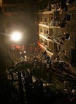 Folk stimler sammen ved det sted i det overvejende kristne østlige Beirut, hvor en bombe sent i aftes dræbte mindst én person. - Foto: AP 