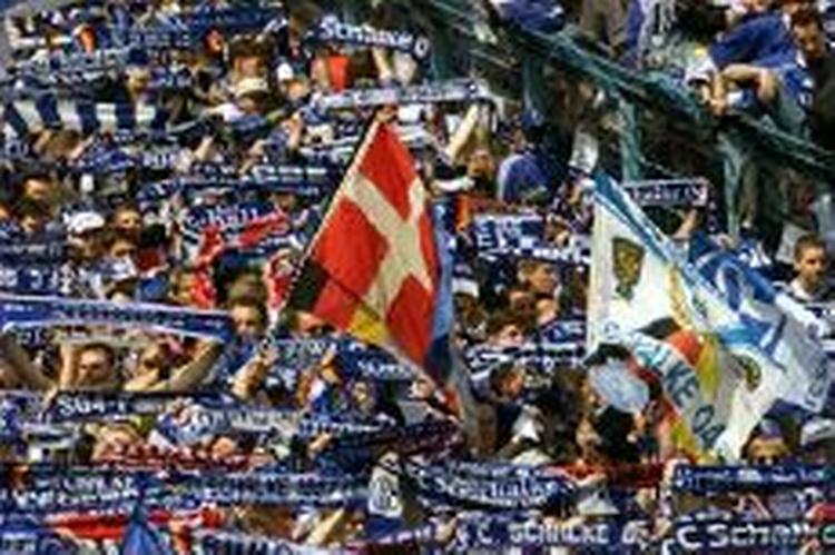 Schalkes mange fans havde ikke meget at glæde sig over i kampen mod Hertha. - Arkivfoto: Lars Poulsen. 
