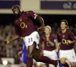Sol Campbell jubler over et af sine sjældne mål. - Foto: AP 