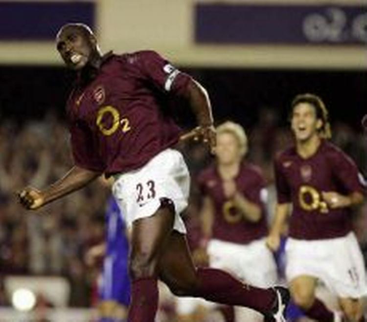 Sol Campbell jubler over et af sine sjældne mål. - Foto: AP 