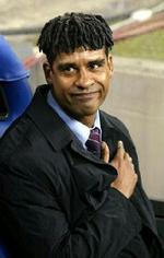 Frank Rijkaard fanget under en Champions League-kamp mod Milan i sidste sæson. Arkivfoto. AP. 
