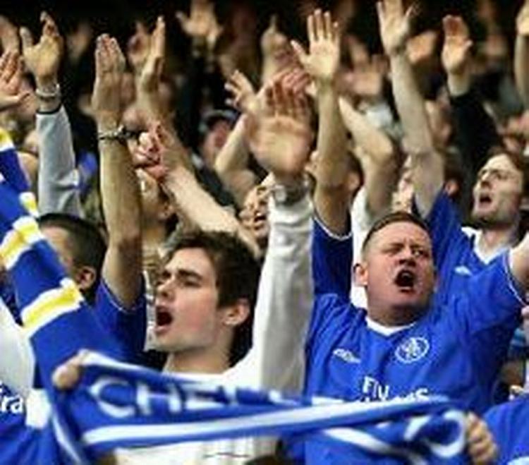Chelseas fans må til lommerne hvis de vil se deres helte spille. - Arkivfoto: AP. 