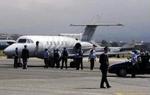 Flyet med den terrormistænke om bord forlader Rom. - Foto: AP 