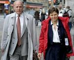 Den tidligere officer ved den danske styrke i Irak, Annemette Hommel, kaldte nogle af tolkene i Irak for »glasmennesker«. Her ses hun i maj på vej til retten med sin advokat Ebbe Mogensen. - Arkivfoto: Peter Hove Olesen 