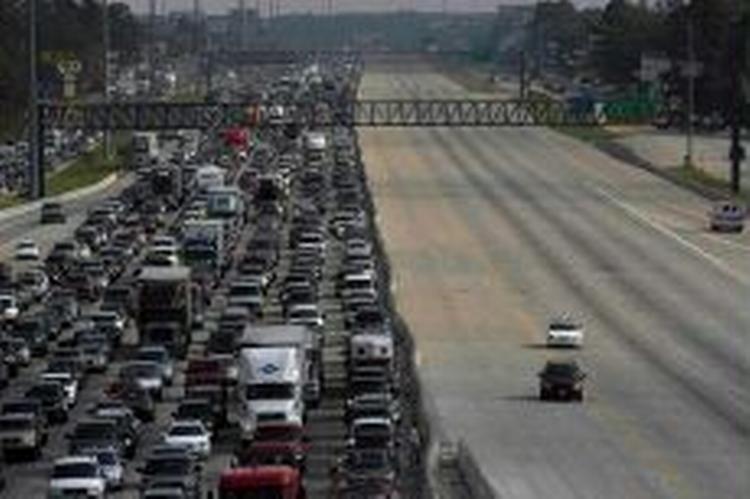 Køerne på motorvejen ved Houston er op til 160 kilometer lange. -Foto: AP 