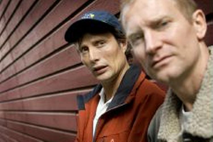 Mads Mikkelsen (tv) og Ulrik Thomsen spiller de to hovedroller i 'Adams Æbler'. - Arkivfoto: Thomas Sjørup 