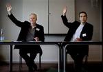 Torben Mark Pedersen (tv.) og Martin Manscher blev valgt som hhv. formand og næstformand, da 30 unge liberale i går stiftede et nyt parti i skuffelse over Venstre.   Foto: Anders Birch 