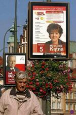 Valgplakater i Polens hovedstad Warszawa. - Foto: AP 