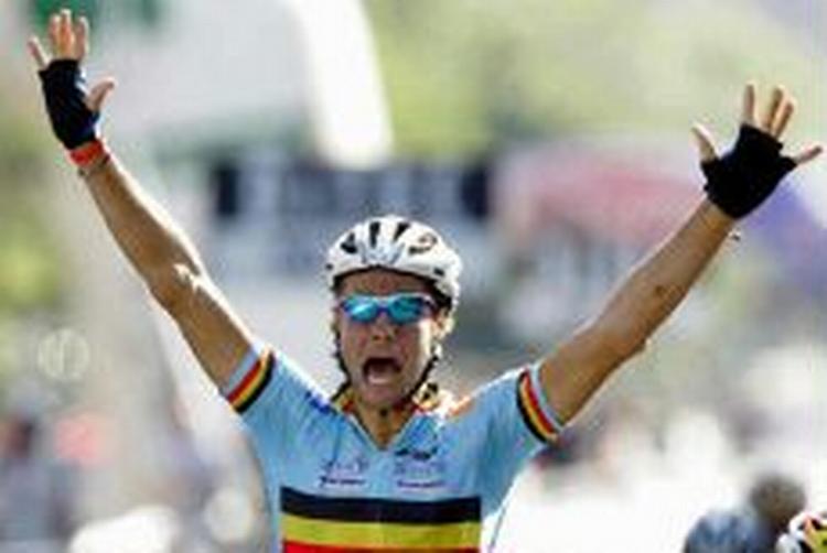 Belgierne Tom Boonen havde armene over hovedet, da han kørte over målstregen. - Foto: AP 