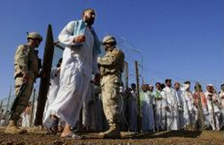 De første 500 fanger får lov til at forlade Abu Ghraib. - Foto: AP 