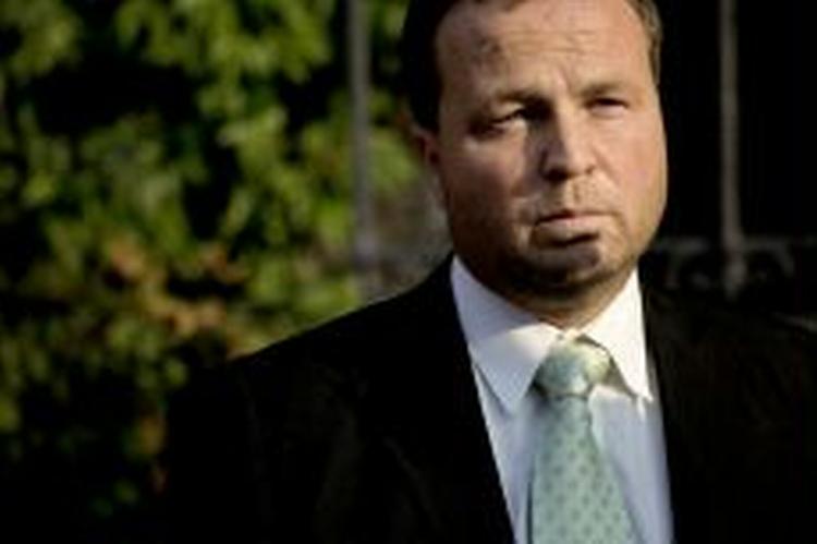 Forsvareren, advokat Steen Moesgaard, mener ikke, at hans klient har nået at se navnet på det hemmelige vidne. - Foto: Peter Hove Olesen 