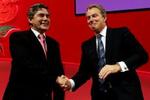 Kongen og kronprinsen. Den britiske finansminister Gordon Brown er klar til at tage over efter Tony Blair (th). - Foto: AP 