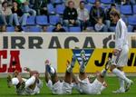 Real Madrids David Beckham ved ikke helt, hvordan han skal reagere, mens fra venstre Ronaldo, Robinho og Roberto Carlos udfører en sprællende kakerlak i kampen mod Alaves. - Foto: AP 