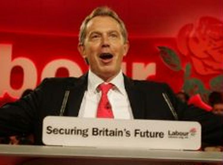 Tony Blair holdt en dundertale på Labour-kongressen i Brighton. - Foto: AP 