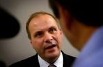 'Helikopterne skal ikke have våben, da den type opgaver ikke kræver våben, og det har forsvaret ikke ønsket', fastslår forsvarsminister Gade (V). - Arkivfoto: Jens Dresling 