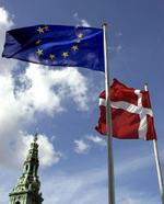 EU-flaget og Dannebrog ved Christiansborg i København. - Arkivfoto: Thomas Borberg 