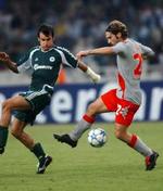 Kroaten Anthony Seric fra Panathinaikos kæmper med Werder Bremens Torsten Frings om bolden. Werders danske spiller Daniel Jensen mener stadig, tyskerne har en chance for at komme videre i Champions League. - Foto: AP 