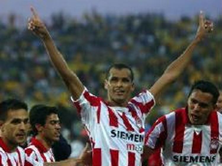 Rivaldo og Olympiakos havde en fremragende 2004/2005-sæson. Klubben vandt både mesterskabet og pokalen, og er med fire sejre i fire ligakampe kommet fint fra start i år. I første spillerunde af CL tabte Olympiakos sensationelt til Rosenborg. Foto: AP 